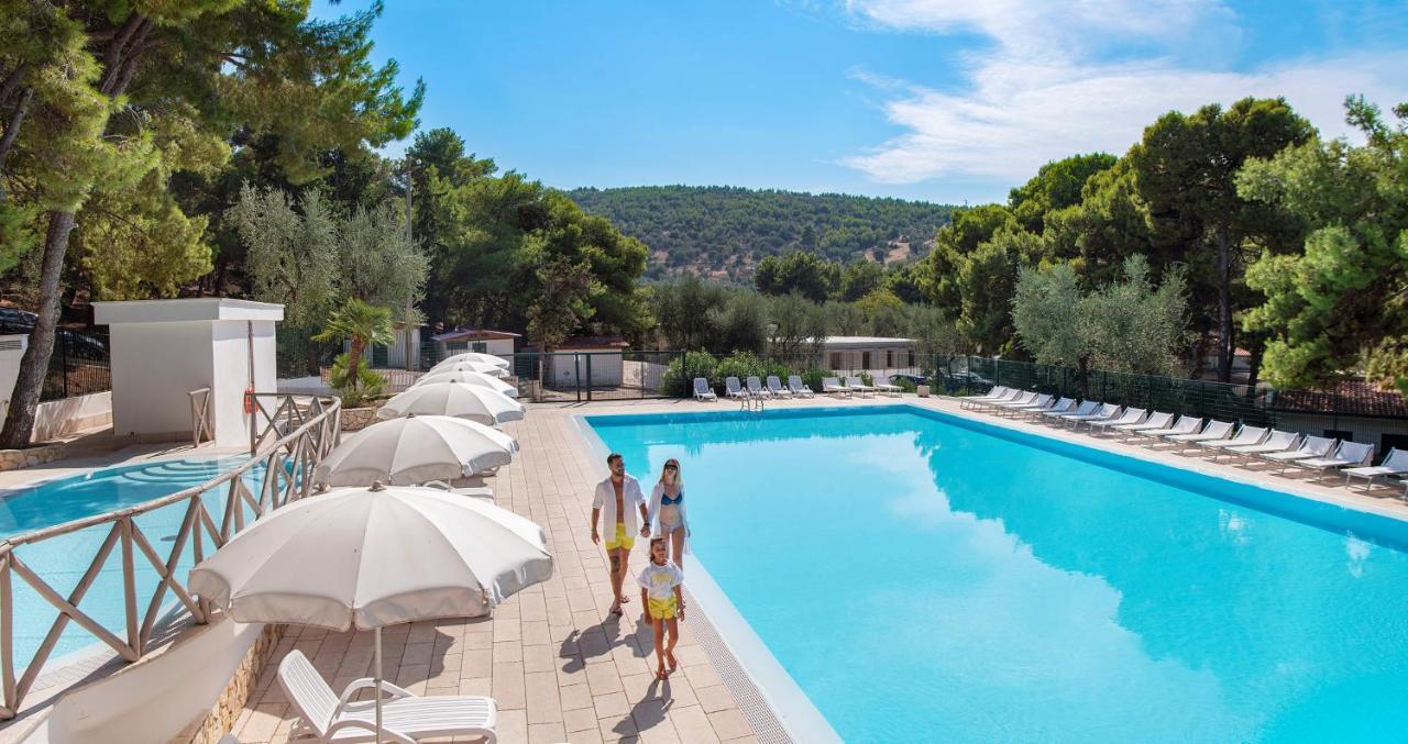 Gattarella Family Resort Puglia - Self Catering Accommodations In The Pinewood Вьесте Экстерьер фото