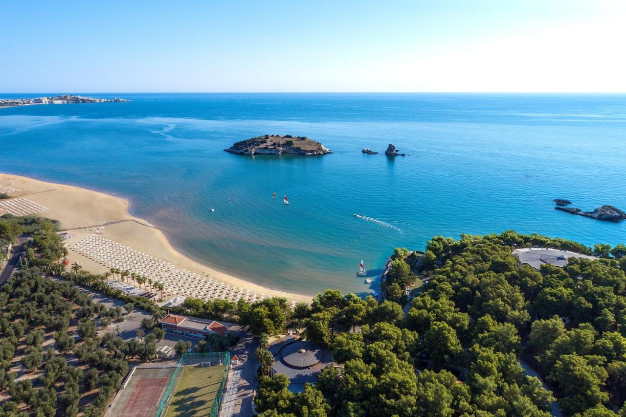 Gattarella Family Resort Puglia - Self Catering Accommodations In The Pinewood Вьесте Экстерьер фото